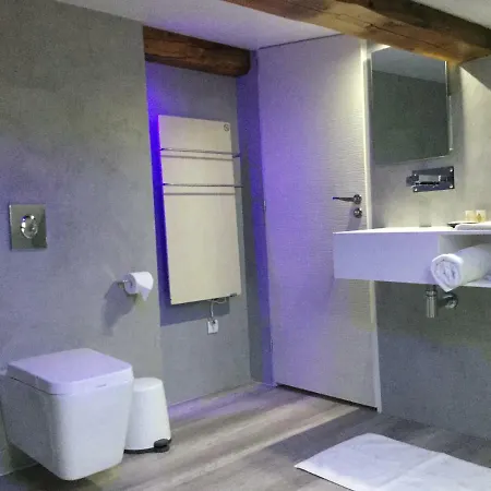 5&5 Rooftop Bed & Breakfast *
